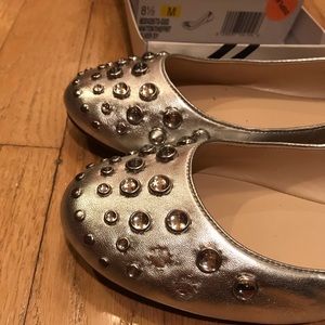 Nine West Size 8.5 Silver Flats with gems